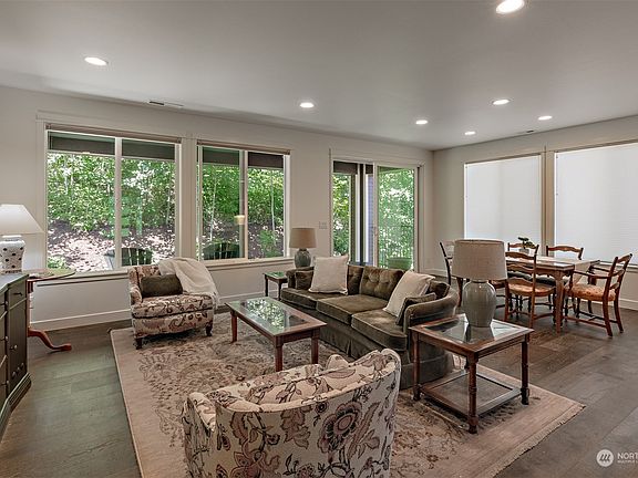 2nd image of 5315 Waldron Drive NE