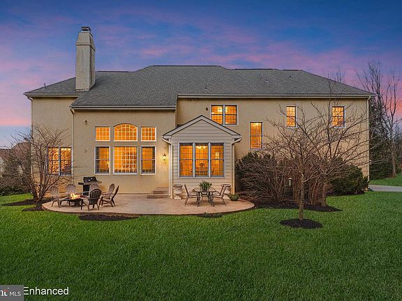 3rd image of 371 Trillium Ln