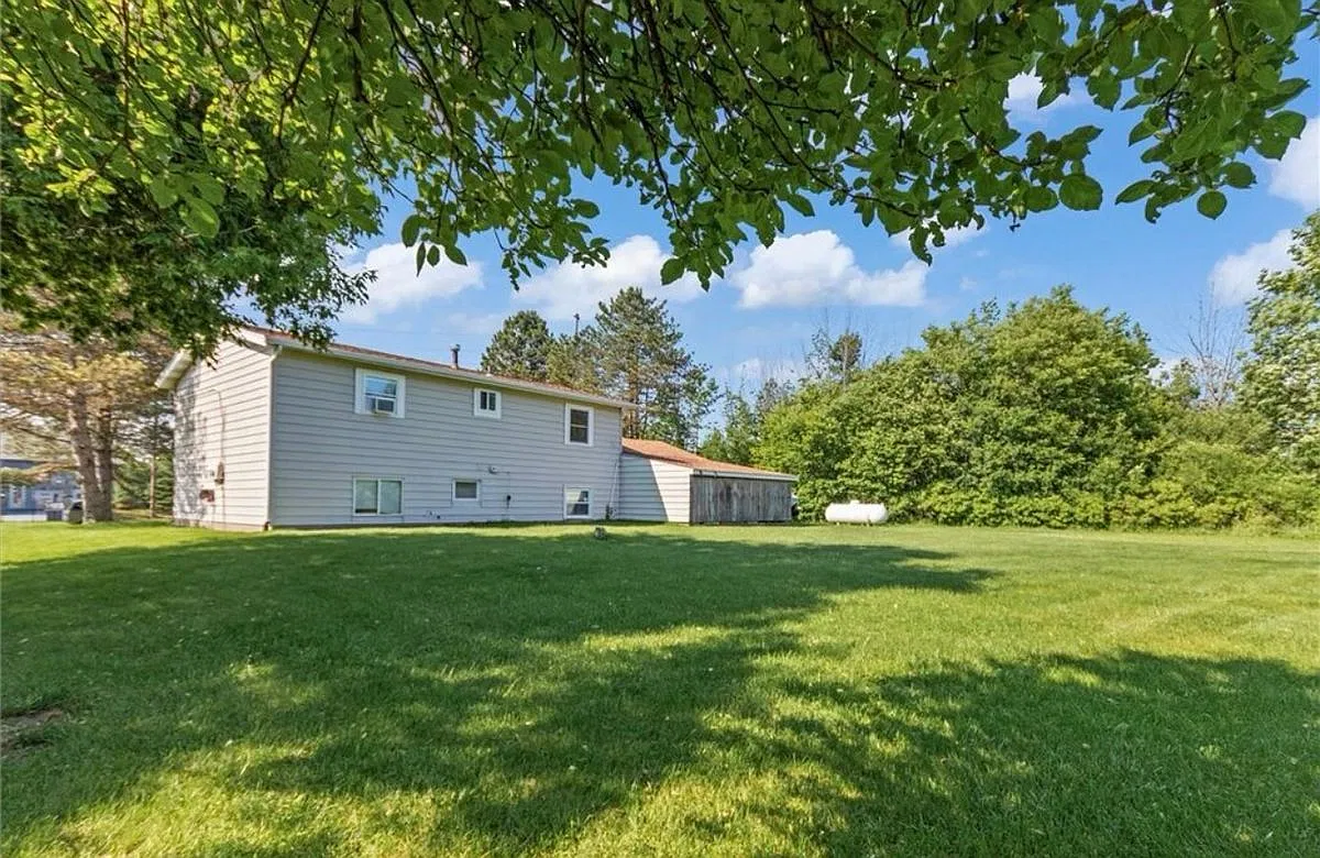 2 bed, 1.0 bath, 1260 sqft, $1,650 — Photo 2