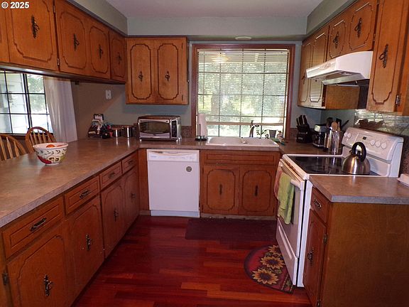 3rd image of 2410 NE 172nd Ave