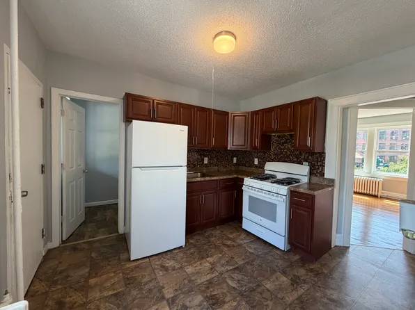 336 5th Ave #3, Paterson, NJ 07514