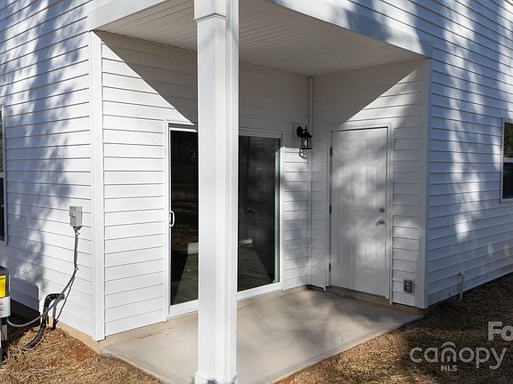 5th image of 2707 Crescent Ln