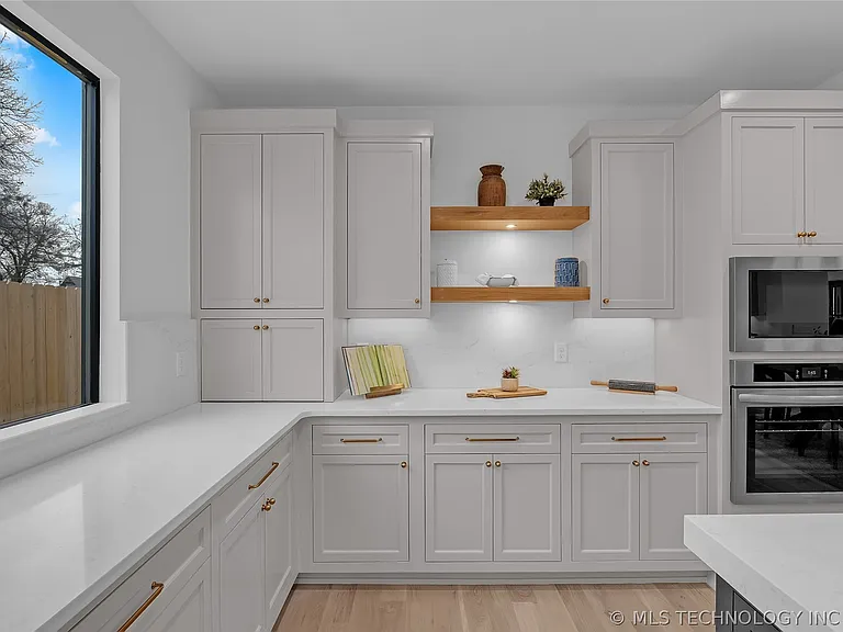 515 W El Paso St — Photo 29