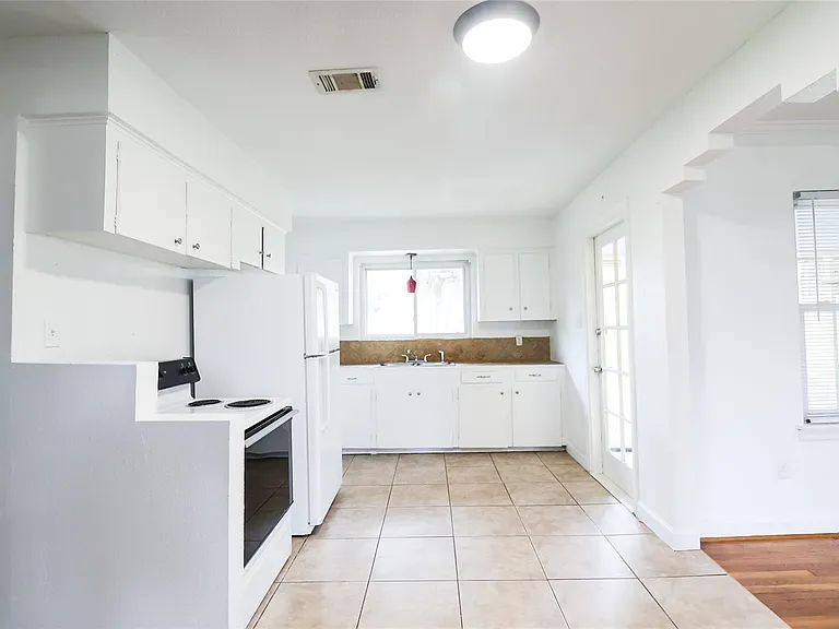 4513 Nina Lee Ln — Photo 4
