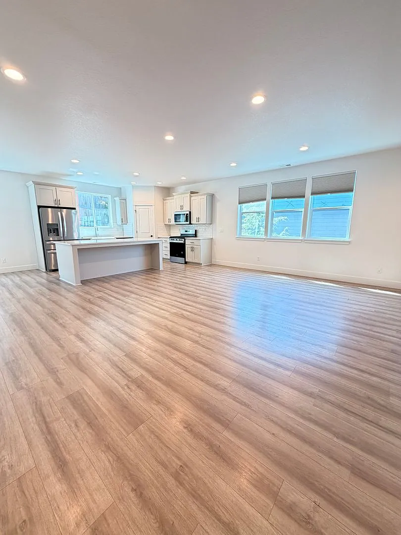 4- Bedroom home on Moon Mountain — Photo 3