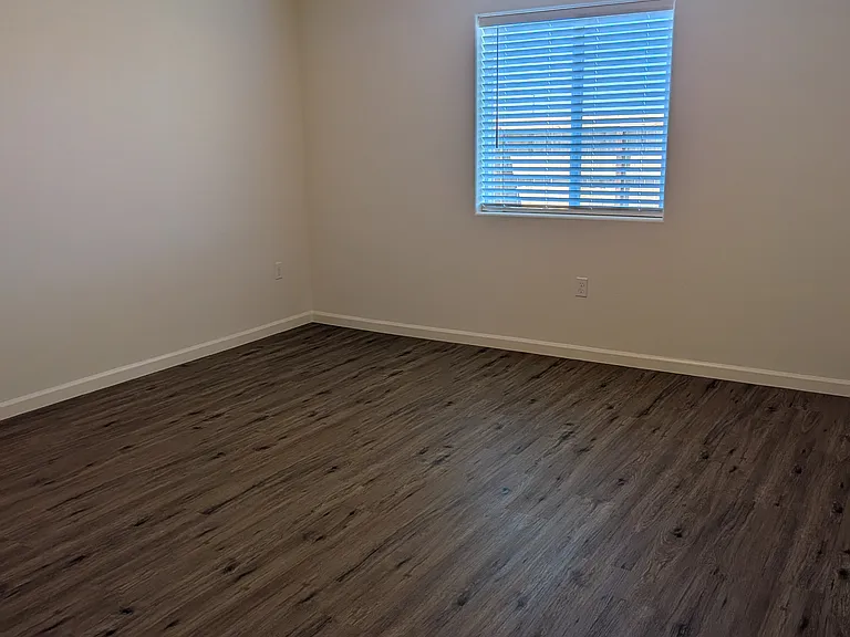 7162 W Wren Ave — Photo 9