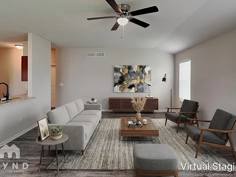 742 S Cypress St — Photo 2