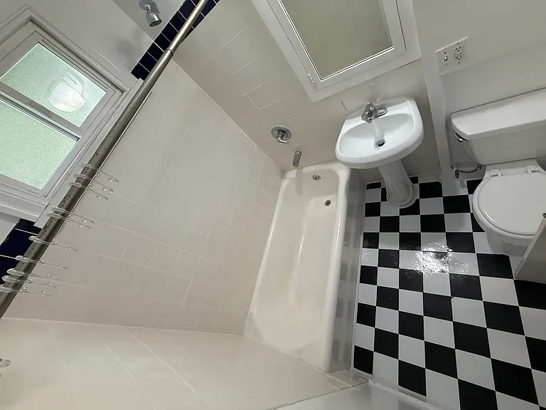 677 Oak St #8 — Photo 10