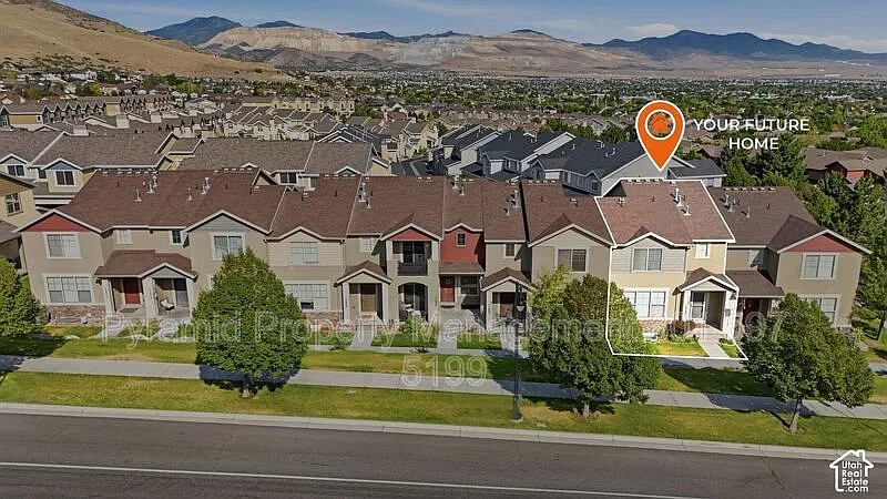 4 bed, 3.0 bath, 2292 sqft, $2,399 — Photo 3