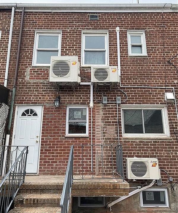 1st image of 2464 Stuart St