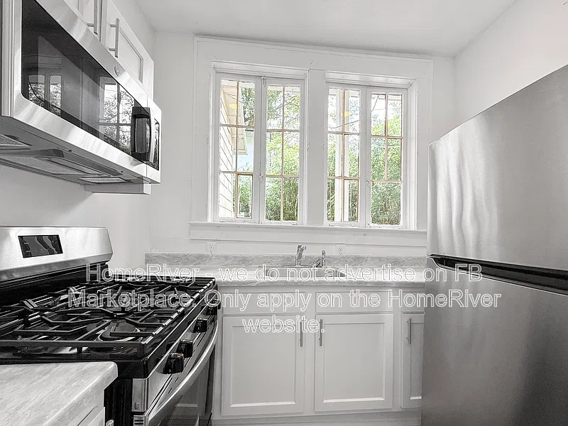1 bed, 1.0 bath, 600 sqft, $1,075 — Photo 2