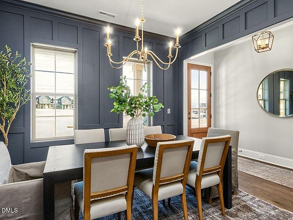 4th image of 1013 Coldspring Cir