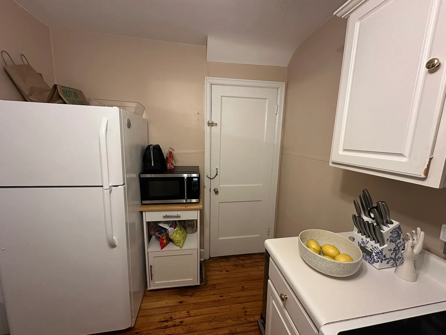 2 bed, 1002 sqft, $1,300 — Photo 4