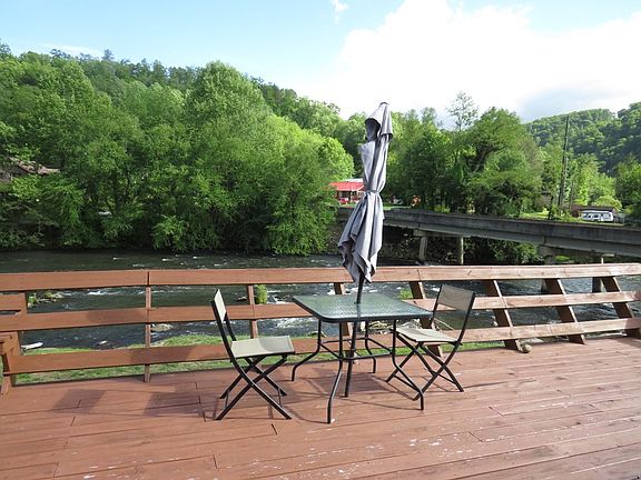 5th image of 5430 Ela Rd
