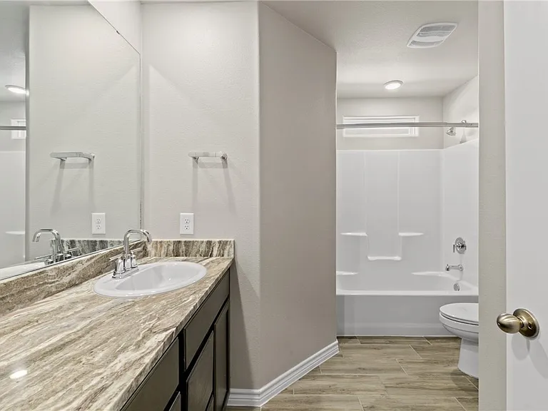 1353 Trent Park Ln — Photo 17