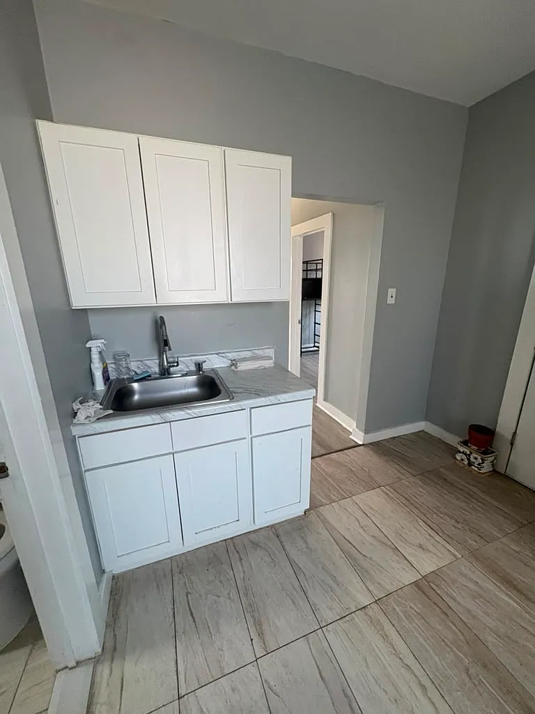 2 bed, 800 sqft, $1,800 — Photo 2