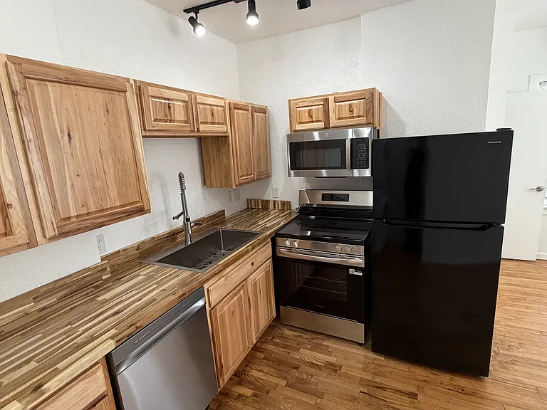 1026 W Hickory St — Photo 1