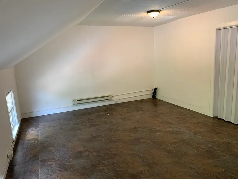 480 Norwich Ave — Photo 2