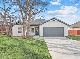 217 Shady Oaks Dr, Bridgeport, TX 76426