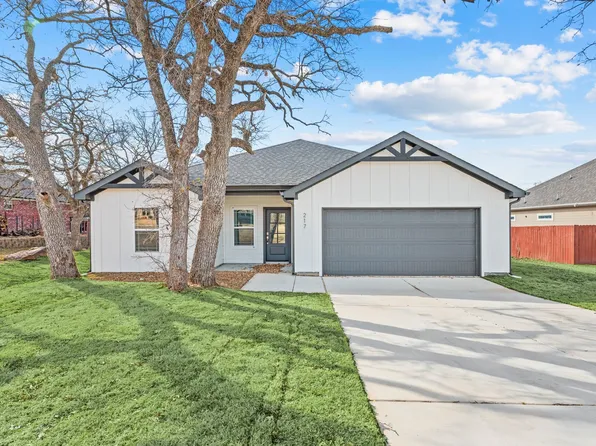 217 Shady Oaks Dr, Bridgeport, TX 76426
