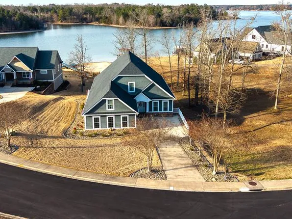 222 Gardenia Dr, Ninety Six, SC 29666