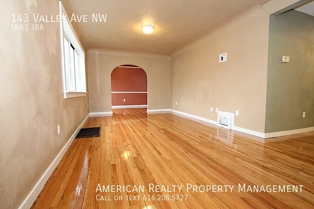 5 bed, 2.5 bath, 1504 sqft, $2,950 — Photo 4