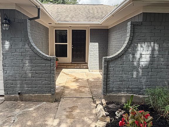 2nd image of 1905 Myrna Ln