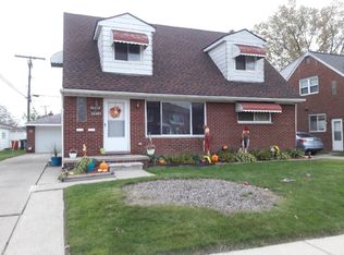 26294 Pinehurst St, Roseville, MI 48066