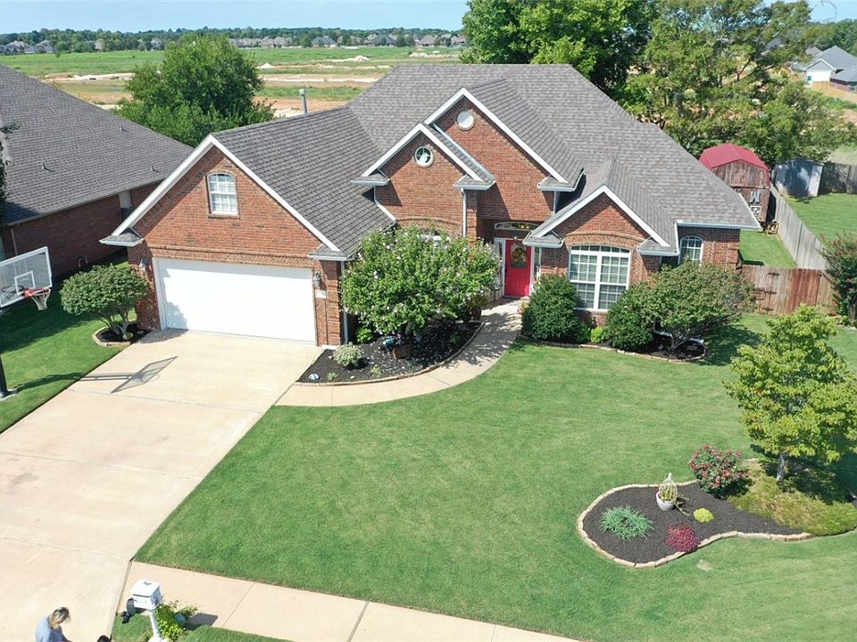 1st image of 279 S Briarhill Dr