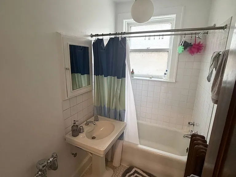 4520 N Wolcott Ave — Photo 9
