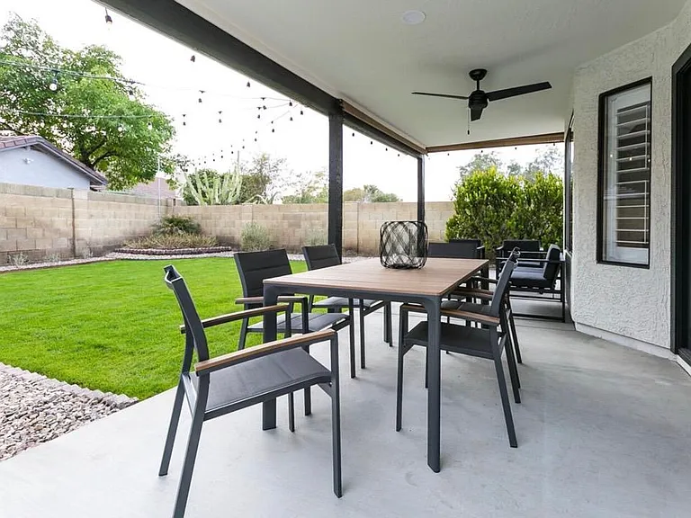 413 E Harwell Rd — Photo 24