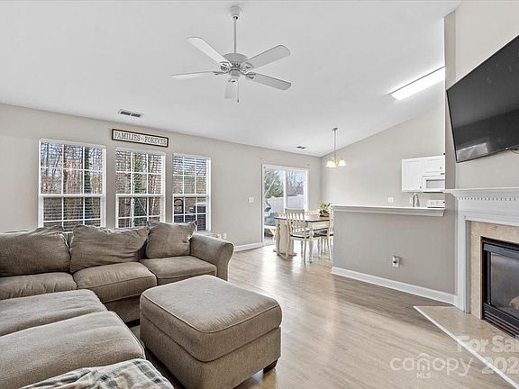 4th image of 9022 Pembroke Ct