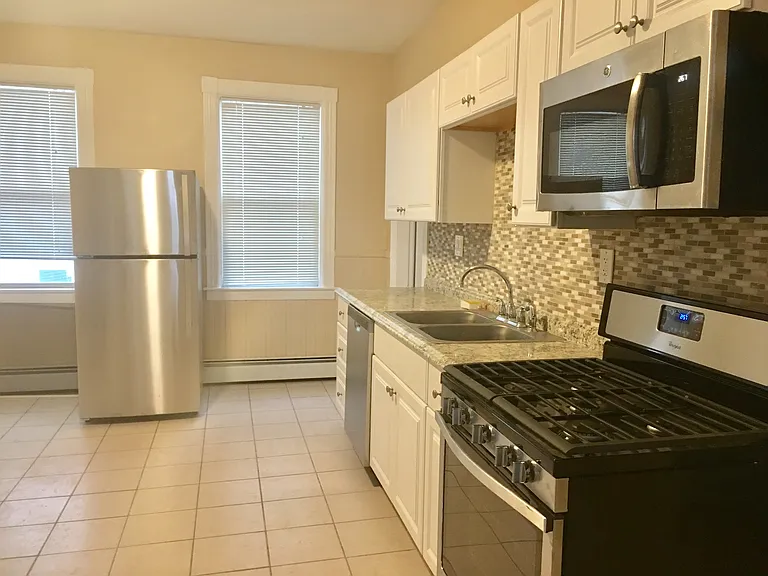 104 Knight St #3R — Photo 5