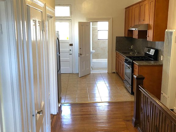 3rd image of 173 Magnolia St