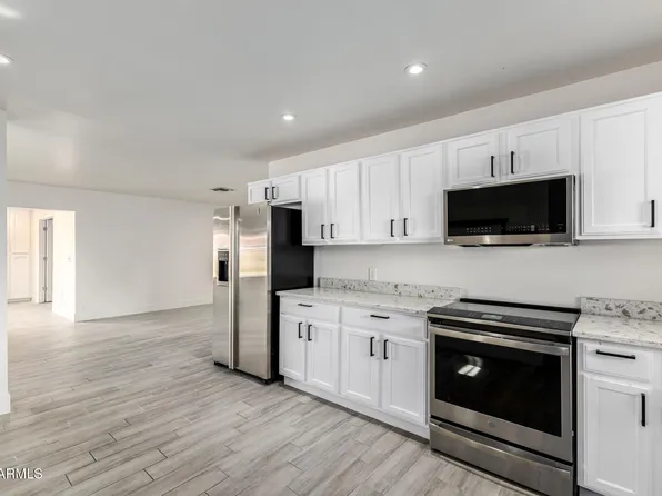 8103 N 56TH Avenue, Glendale, AZ 85302