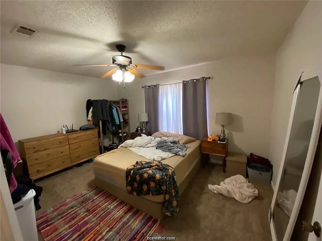 2 bed, 1.5 bath, 877 sqft, $900 — Photo 2