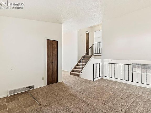 4th image of 6745 Parkridge Ct