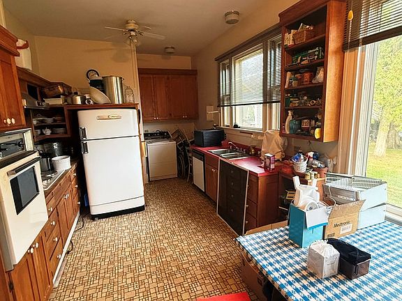 33rd image of 117 Reid St