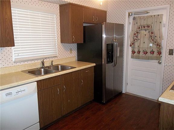 5th image of 1206 W Wellington Dr