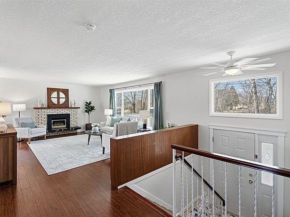 2nd image of 341 Kenora Rd