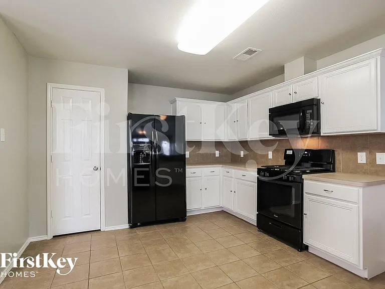 1419 Rosebay Rd — Photo 6