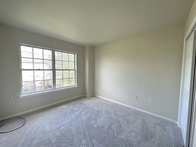 52 Victoria Dr — Photo 10