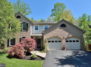 8526 W Oak Pl, Vienna, VA 22182