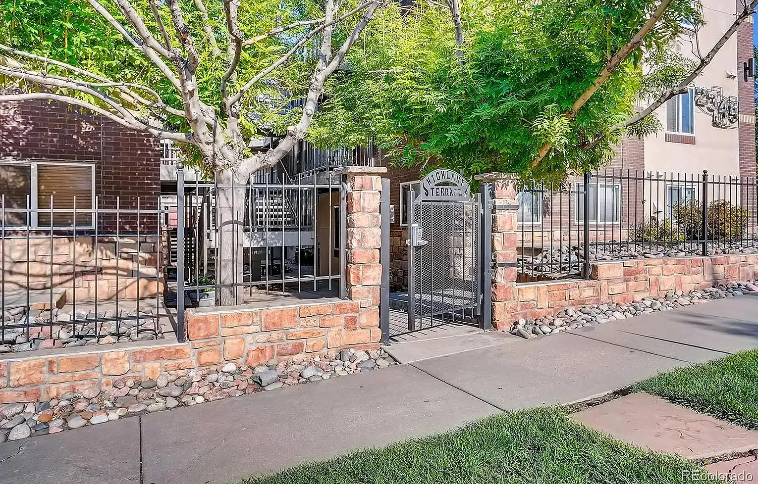 2345 N Clay St - 8 — Photo 3