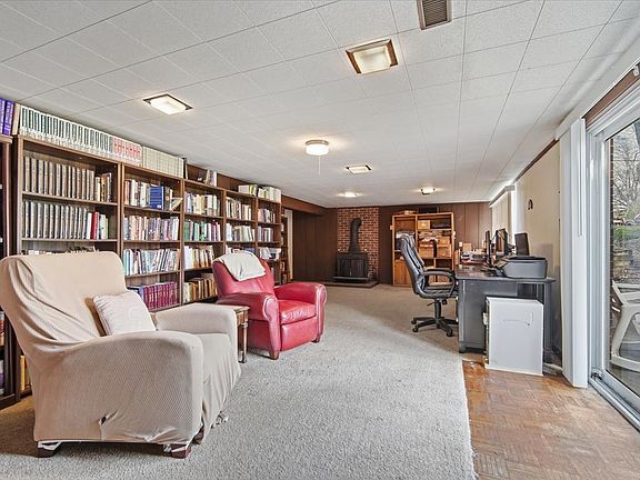 3rd image of 505 W Summit Ave