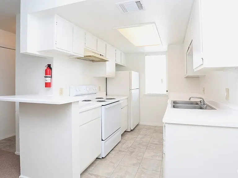 Ashford Creek Apartments — Photo 3