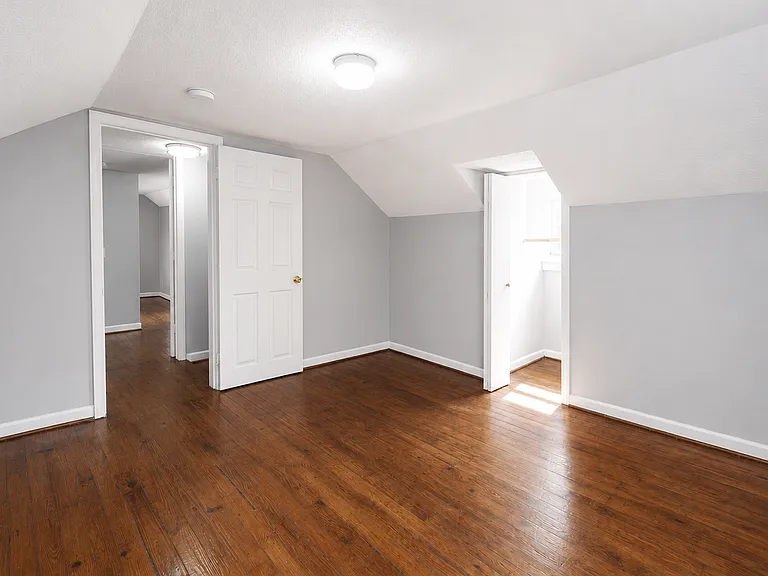501 Franklin Blvd — Photo 24