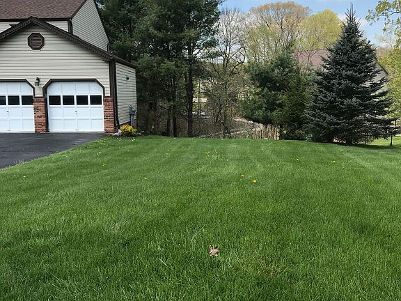 3rd image of 1130 Valleyview Dr