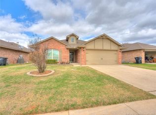 701 Apple Tree Ln, Moore, OK 73160