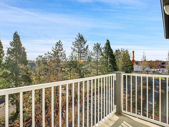 3rd image of 1323 SW Cherry Park Rd #305